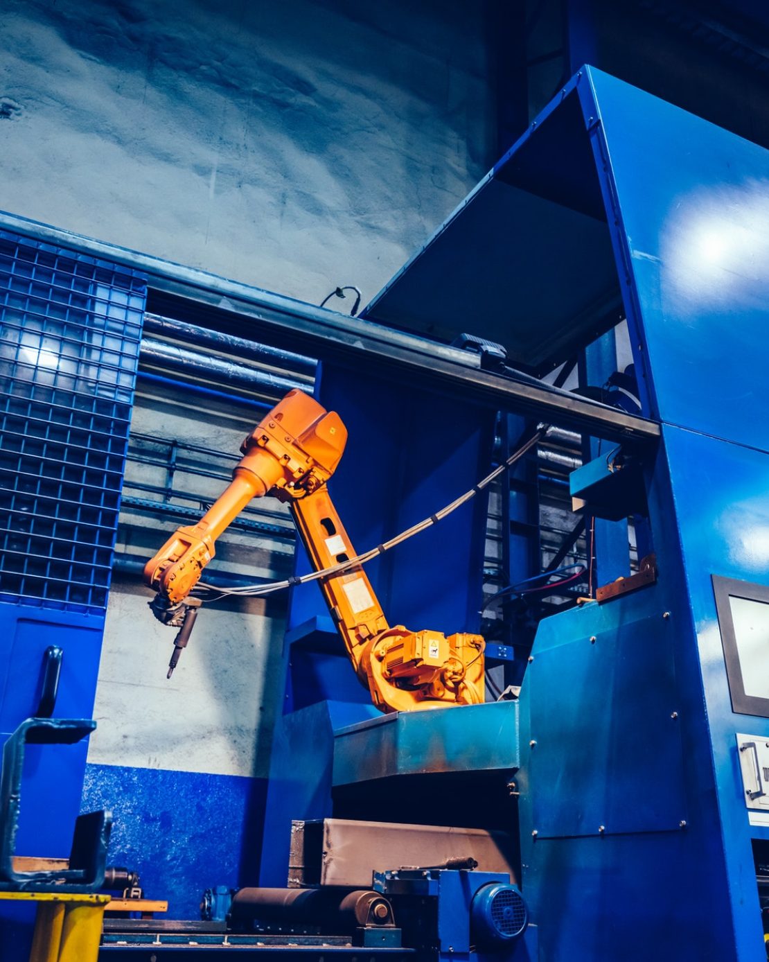 robotic-arm-in-a-factory-modern-heavy-industry-machine-learning.jpg